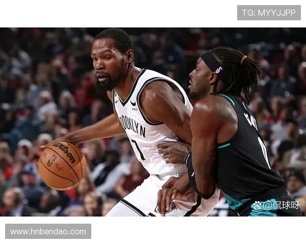 稳定火力对决普理查德与西蒙斯半场表现精彩各自贡献11分和10分